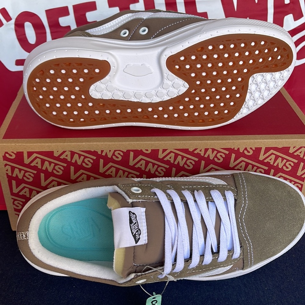 Vans Men’s Old Skool Over
Walnut
VN0A7Q5E1NU
platforms - sneakers - Picture 4 of 16